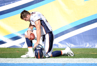 Illustration for article titled How To Avoid Counterfeit Tebowing: A Visual Guide